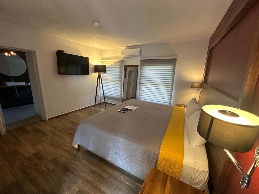 Hotel Boutique Abad Сапопан Экстерьер фото